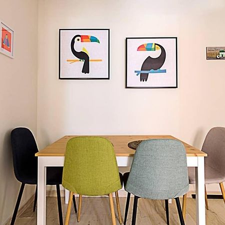 Cozy Flat With 1 Bedroom Next To Metro Station Aten Exteriör bild