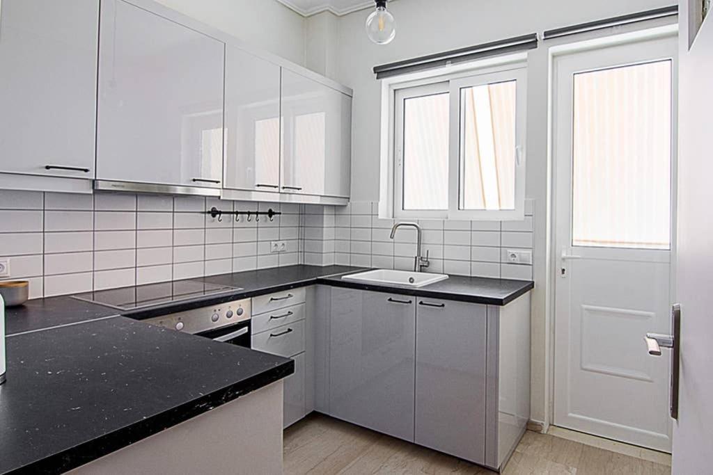 Cozy Flat With 1 Bedroom Next To Metro Station Aten Exteriör bild