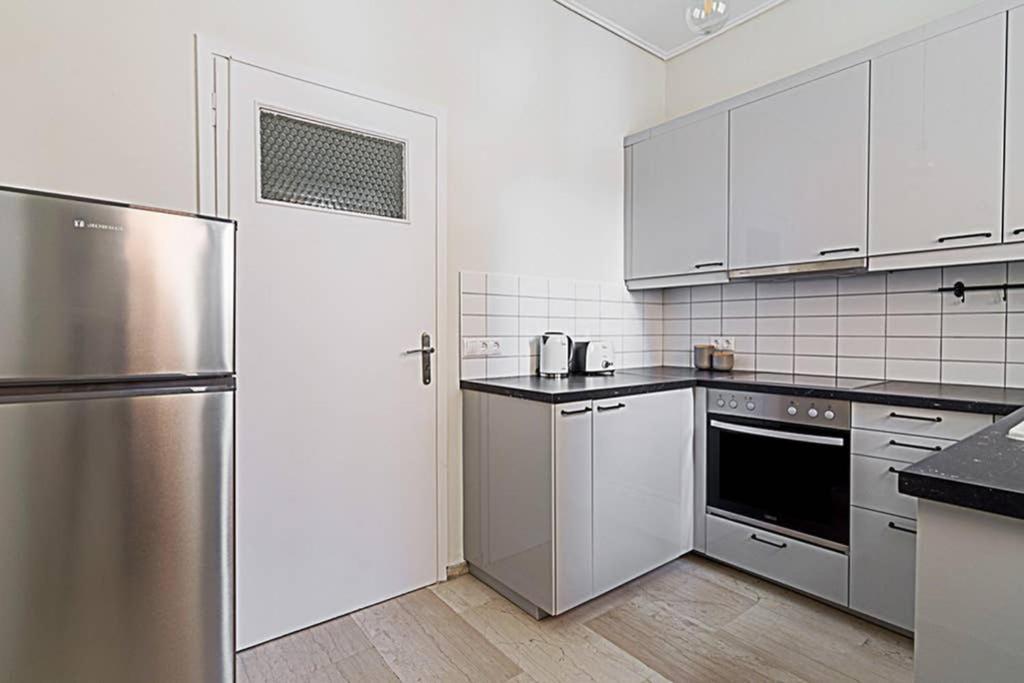 Cozy Flat With 1 Bedroom Next To Metro Station Aten Exteriör bild
